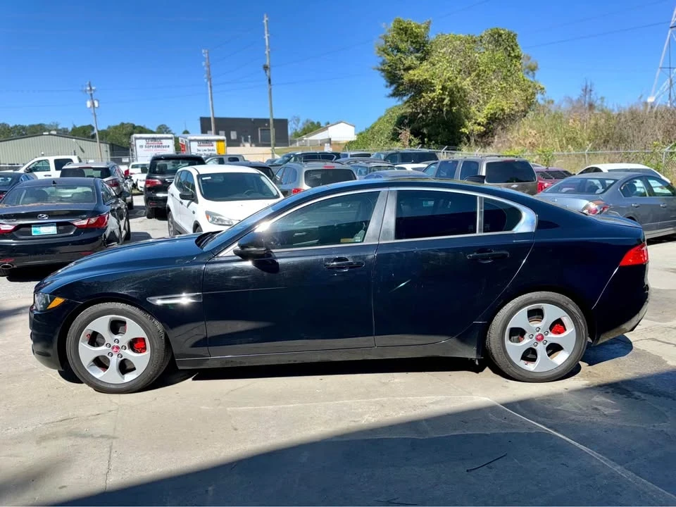 2018 Jaguar XE - Image 15 of 19