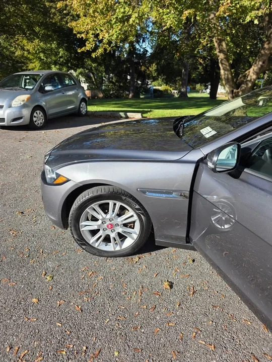 2018 Jaguar XE - Image 5 of 11
