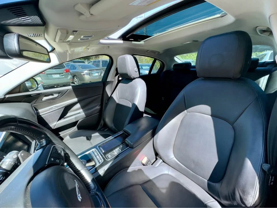 2018 Jaguar XE - Image 9 of 19