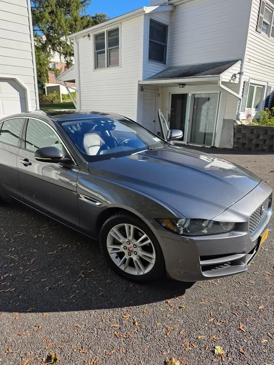 2018 Jaguar XE - Image 3 of 11