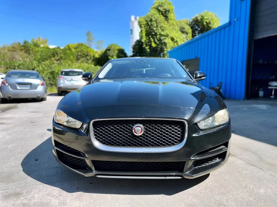 2018 Jaguar XE - Image 2 of 19