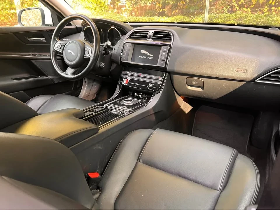 2018 Jaguar XE - Image 12 of 19