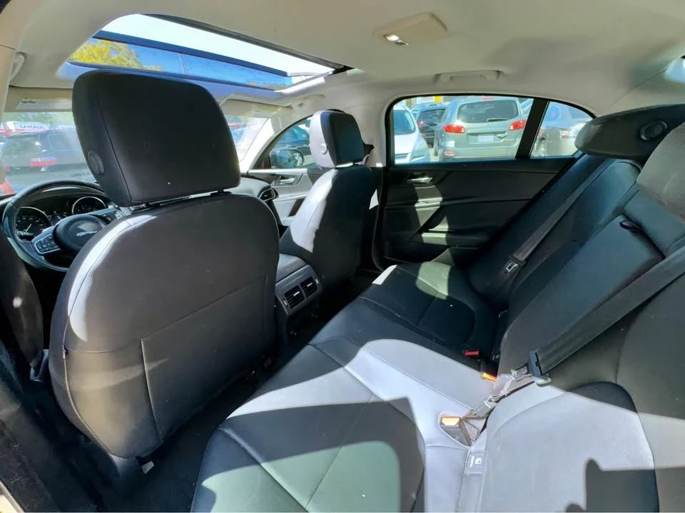 2018 Jaguar XE - Image 13 of 19
