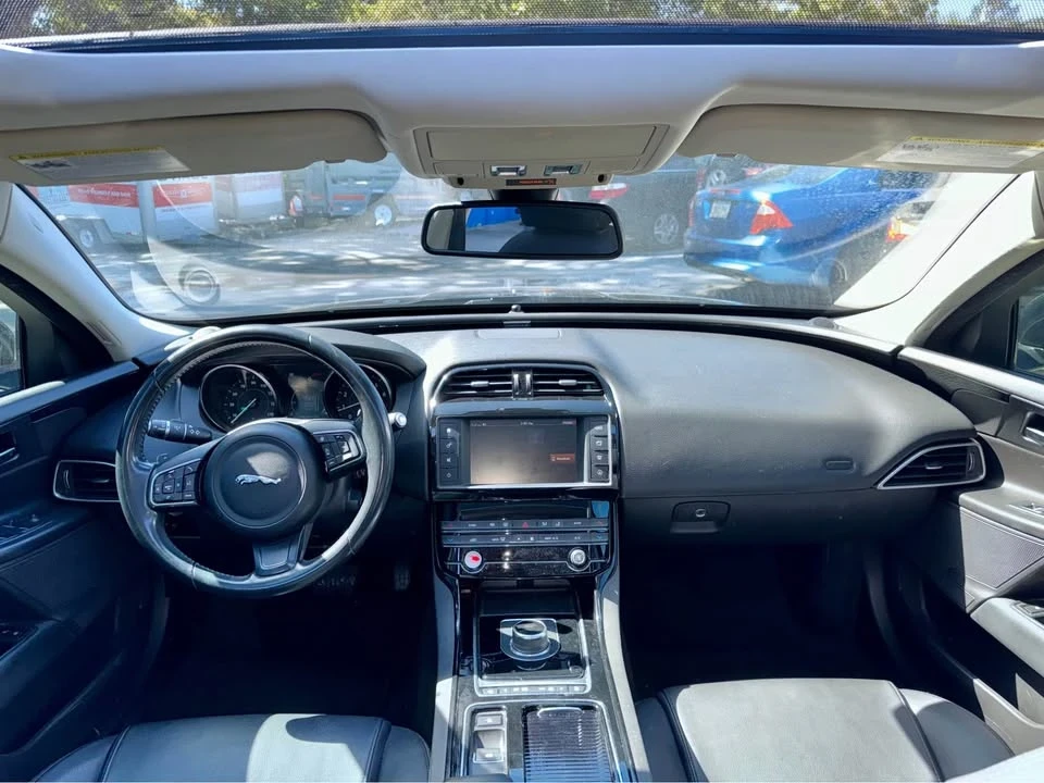 2018 Jaguar XE - Image 7 of 19