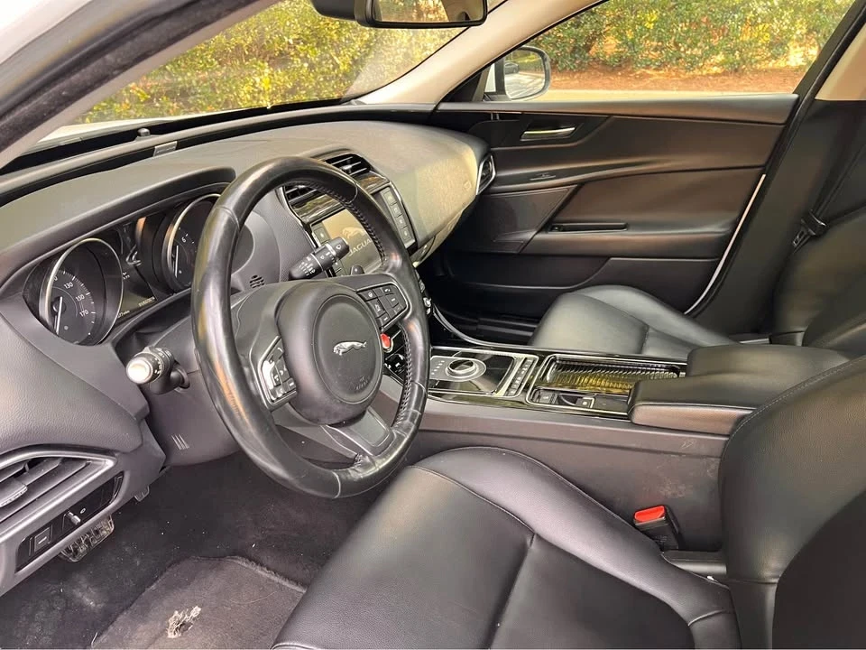 2018 Jaguar XE - Image 14 of 19