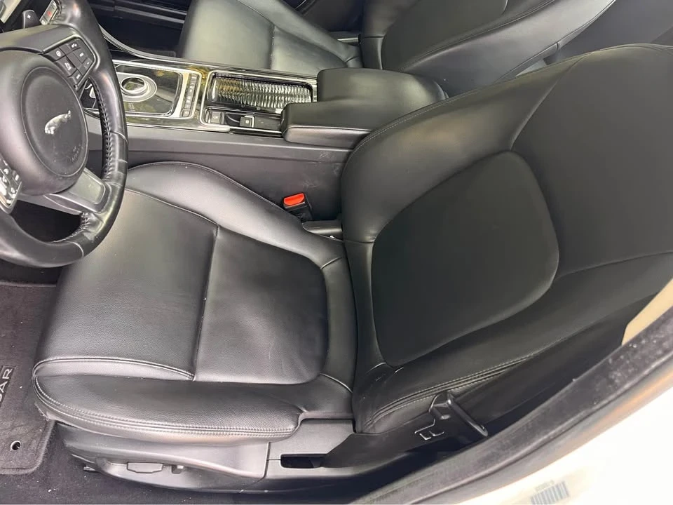 2018 Jaguar XE - Image 15 of 19