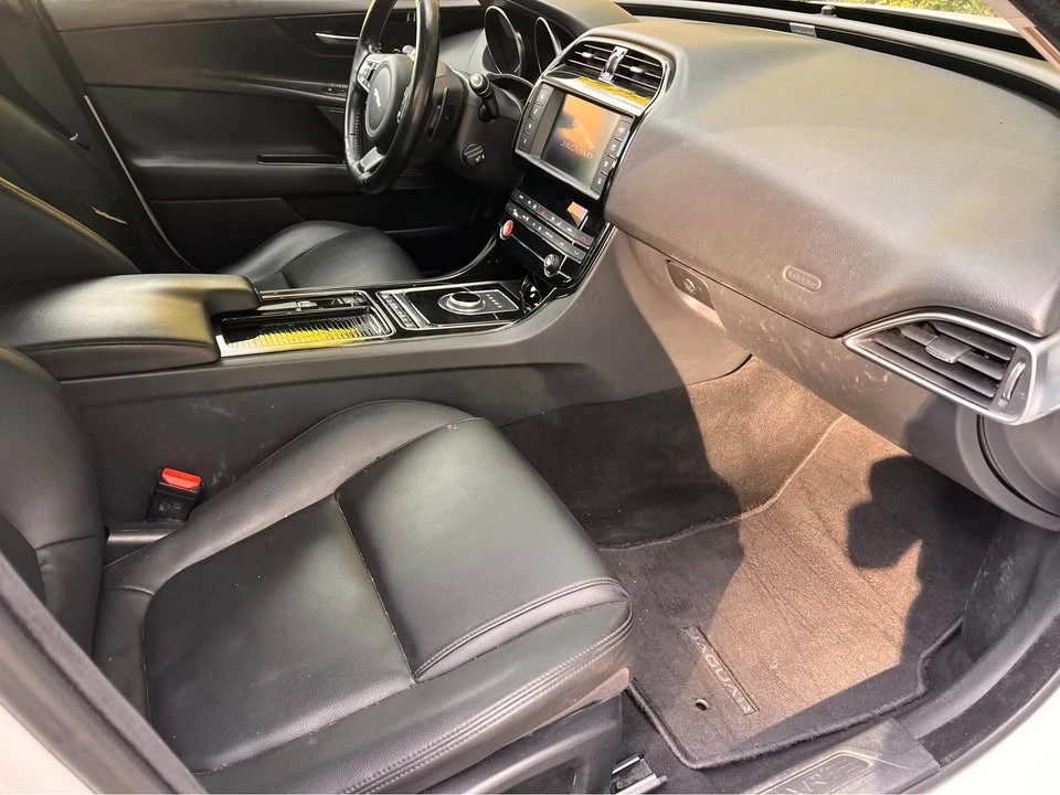 2018 Jaguar XE - Image 8 of 19