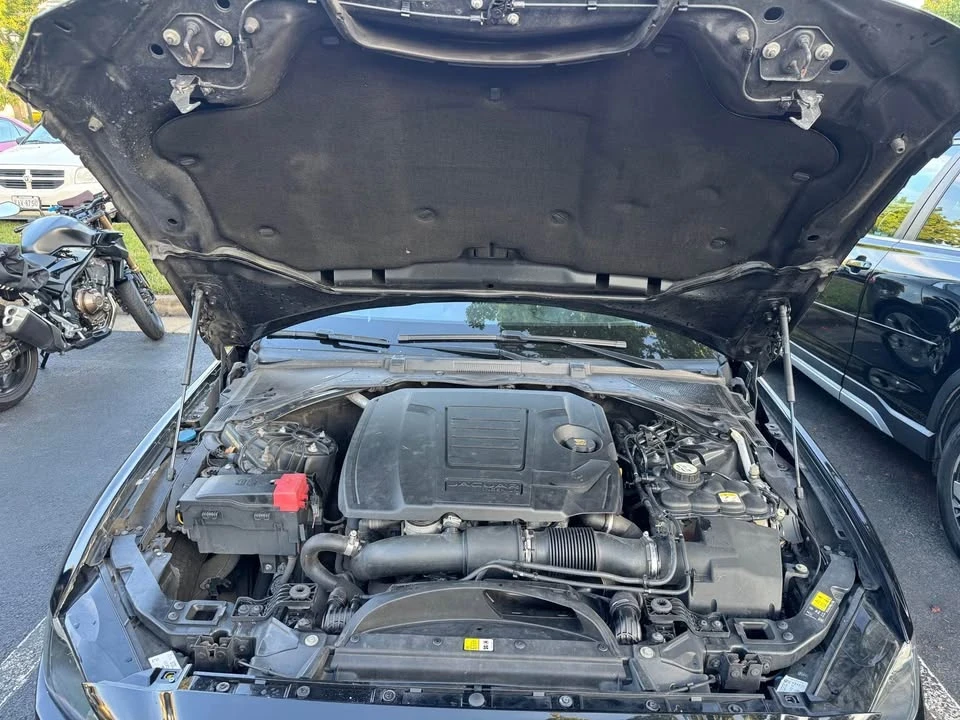 2018 Jaguar XE - Image 7 of 9