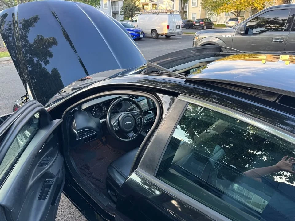 2018 Jaguar XE - Image 6 of 9