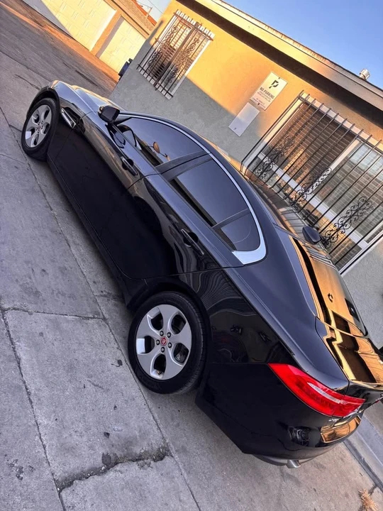2018 Jaguar XE - Image 2 of 7