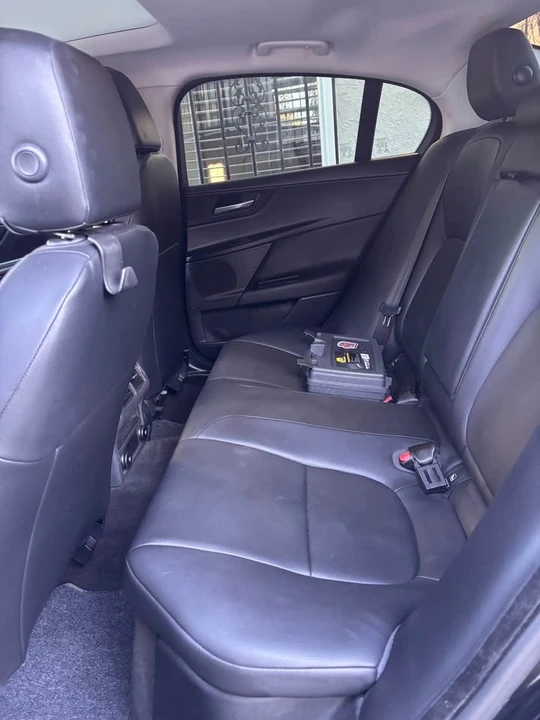 2018 Jaguar XE - Image 6 of 7