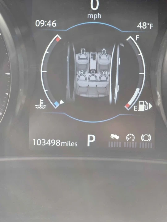 2018 Jaguar XE - Image 10 of 11