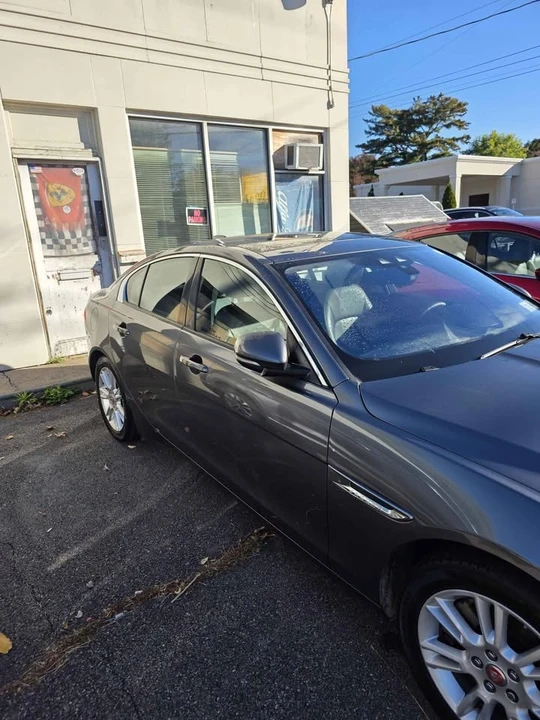 2018 Jaguar XE - Image 4 of 11