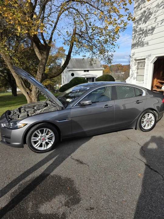 2018 Jaguar XE - Image 10 of 11