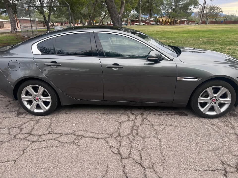 2018 Jaguar XE - Image 4 of 14