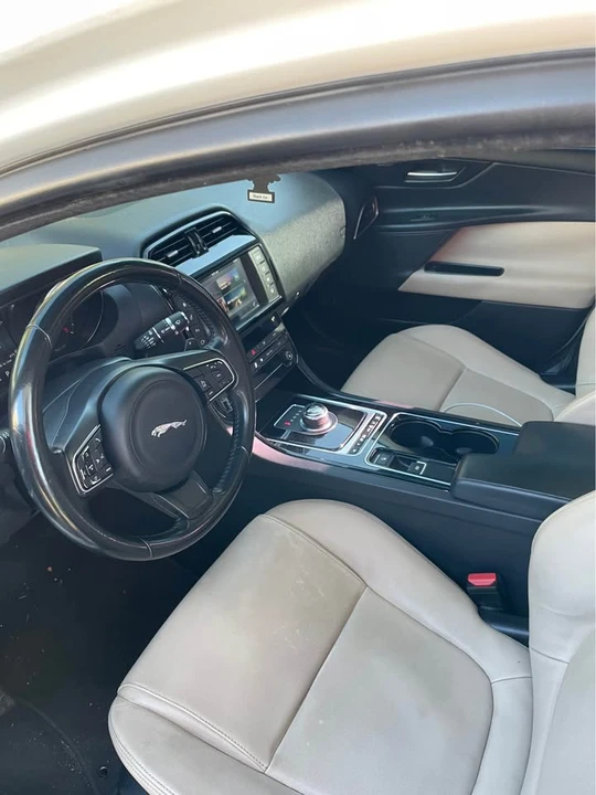 2018 Jaguar XE - Image 3 of 6