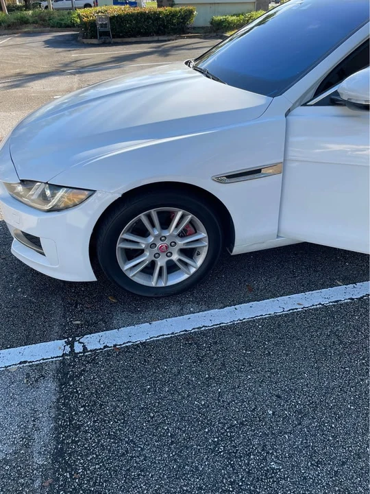 2018 Jaguar XE - Image 4 of 6