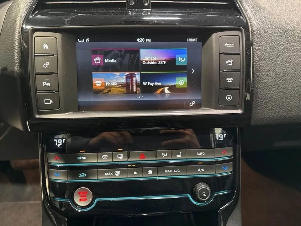 2018 Jaguar XE - Image 10 of 16
