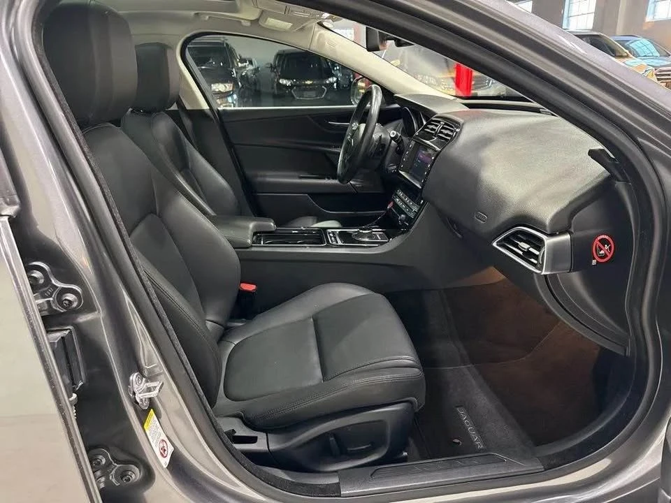 2018 Jaguar XE - Image 15 of 16