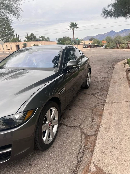 2018 Jaguar XE - Image 2 of 15