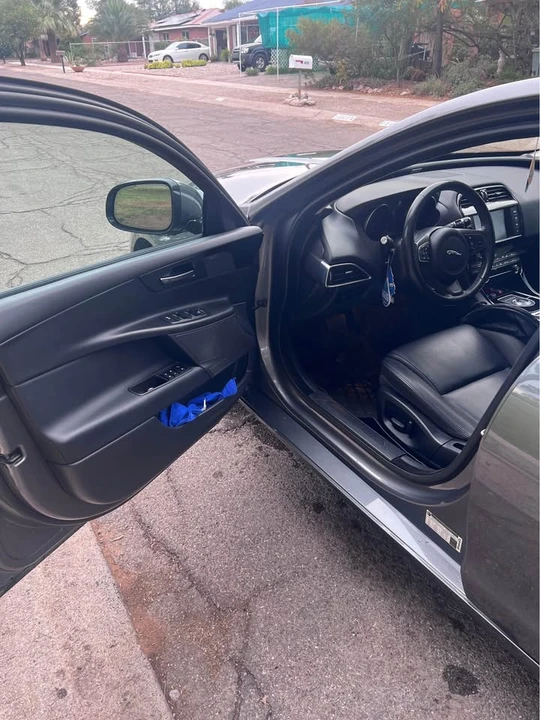 2018 Jaguar XE - Image 7 of 15