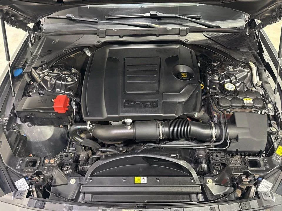 2018 Jaguar XE - Image 16 of 16