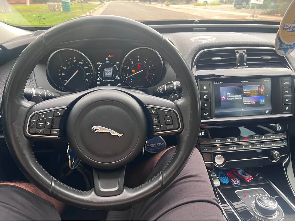 2018 Jaguar XE - Image 8 of 15