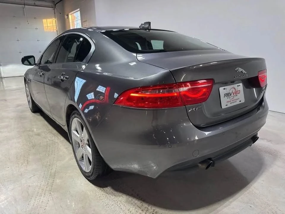 2018 Jaguar XE - Image 5 of 16