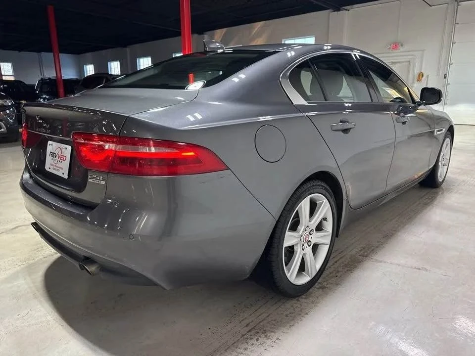 2018 Jaguar XE - Image 3 of 16