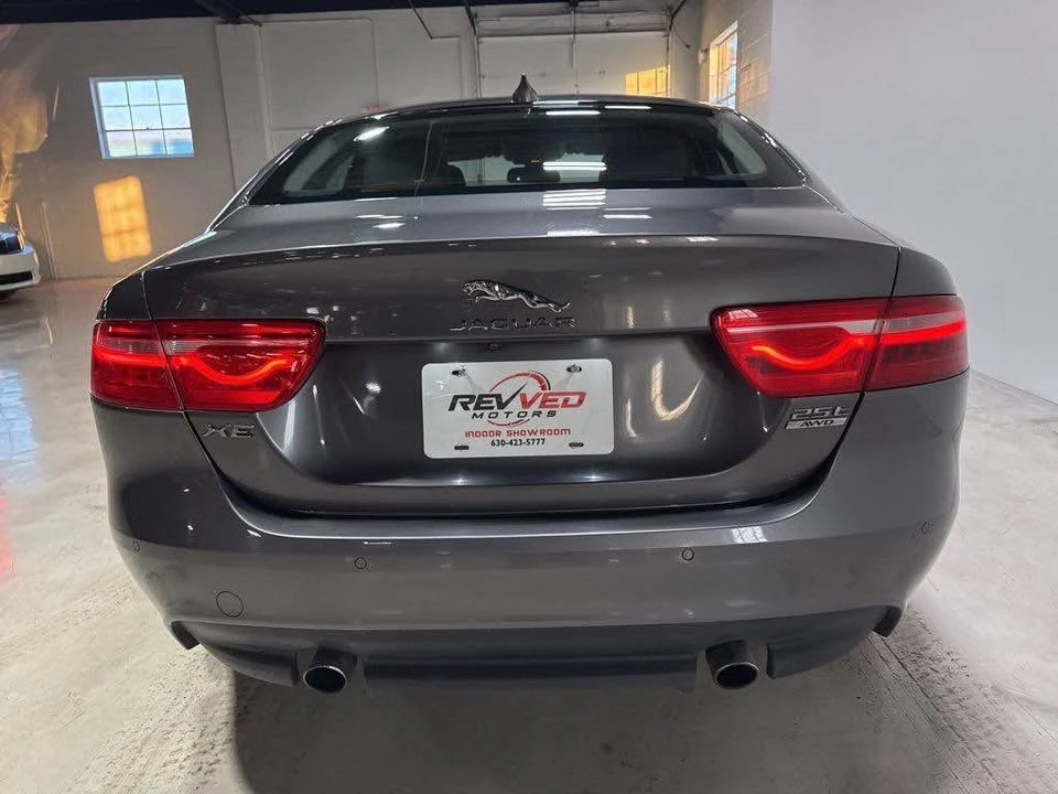 2018 Jaguar XE - Image 4 of 16