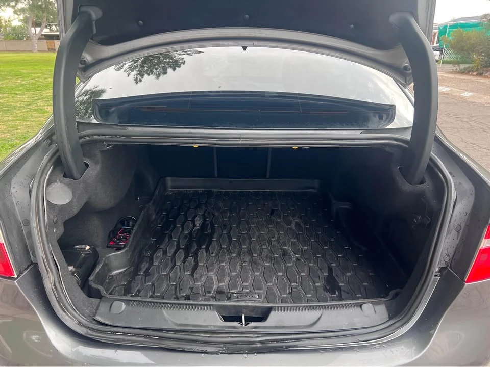 2018 Jaguar XE - Image 15 of 15
