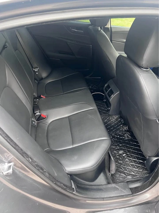 2018 Jaguar XE - Image 14 of 15