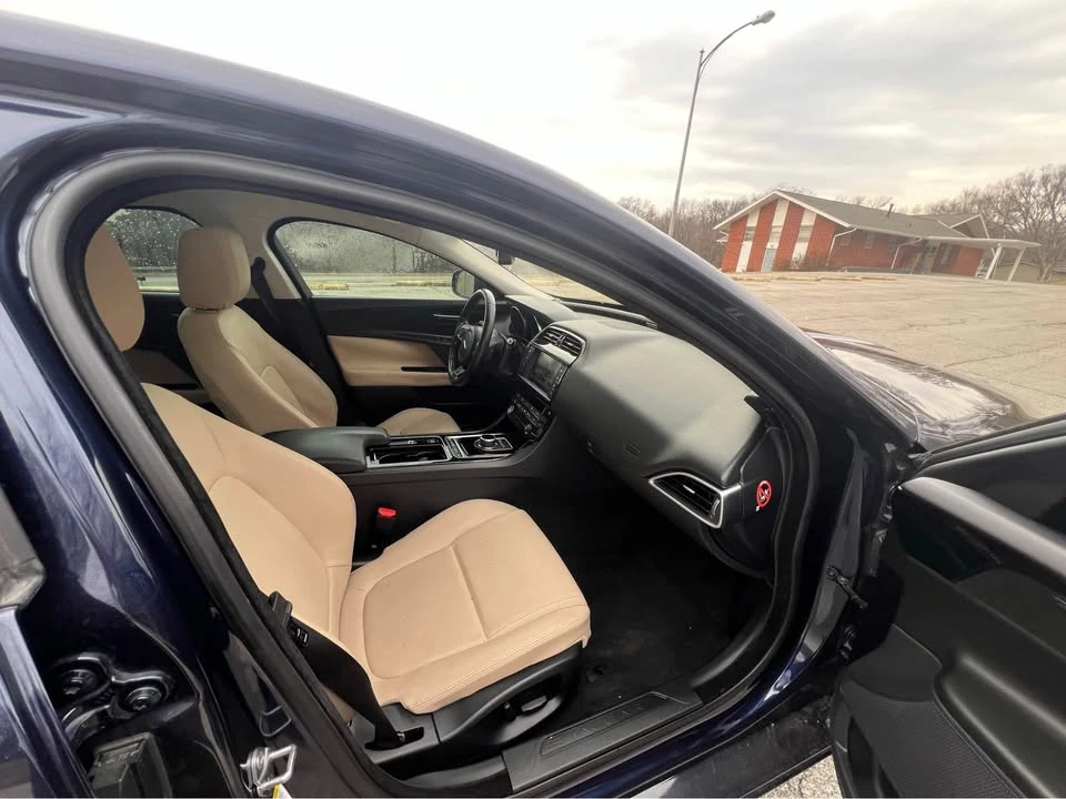2018 Jaguar XE - Image 9 of 12