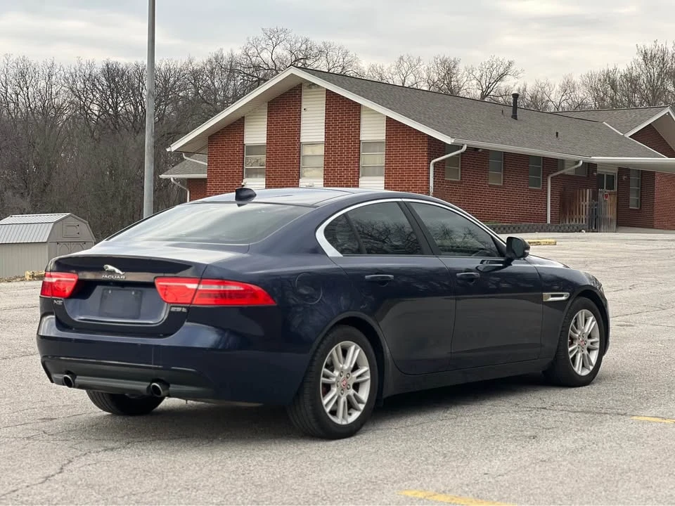 2018 Jaguar XE - Image 4 of 12