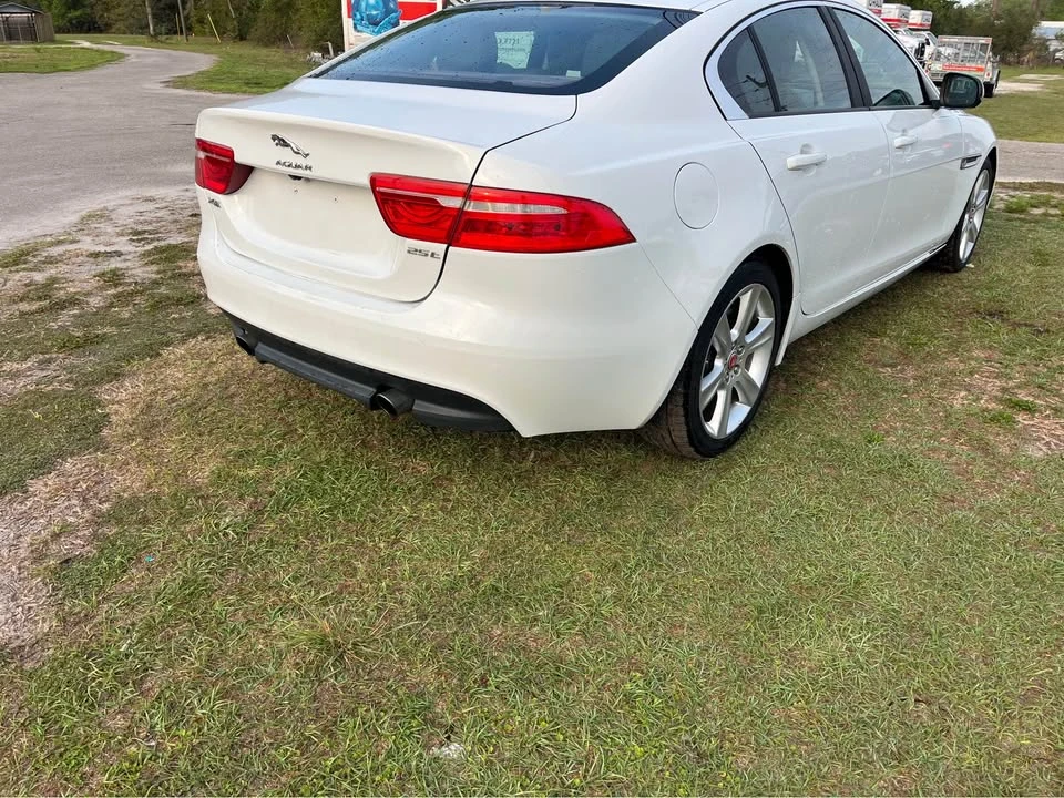 2018 Jaguar XE - Image 12 of 15