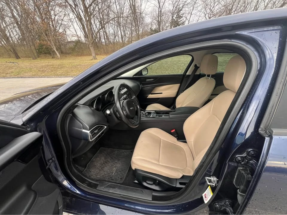 2018 Jaguar XE - Image 11 of 12