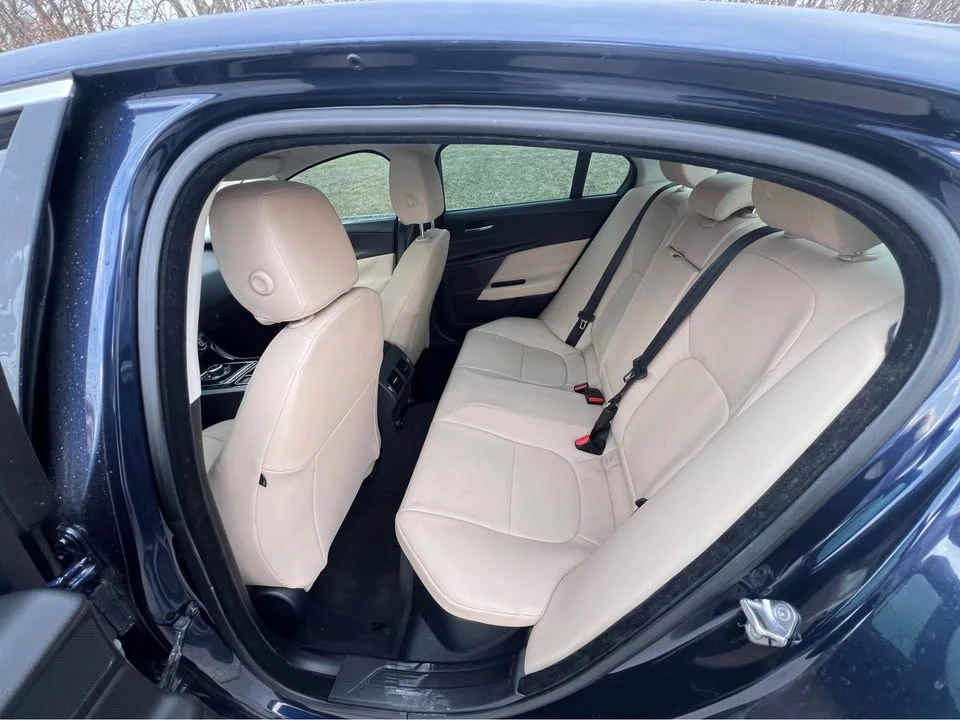 2018 Jaguar XE - Image 10 of 12