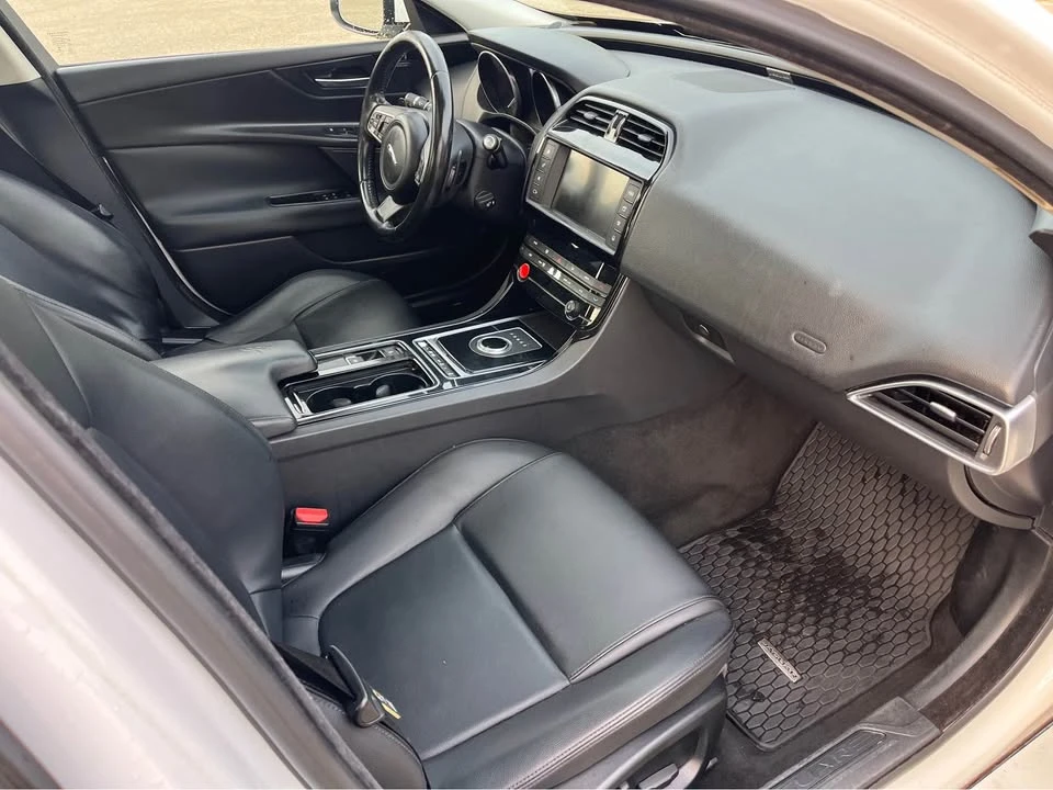 2018 Jaguar XE - Image 3 of 15