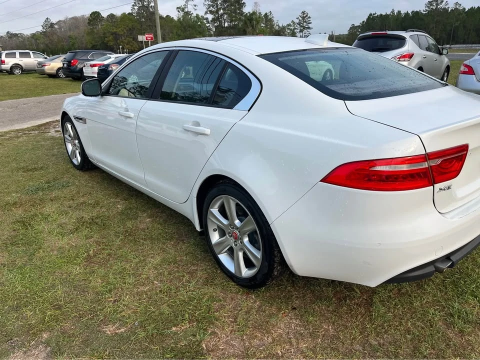 2018 Jaguar XE - Image 14 of 15