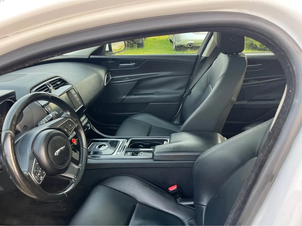 2018 Jaguar XE - Image 8 of 15