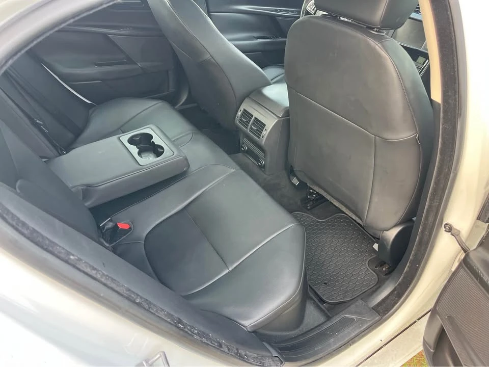 2018 Jaguar XE - Image 2 of 15