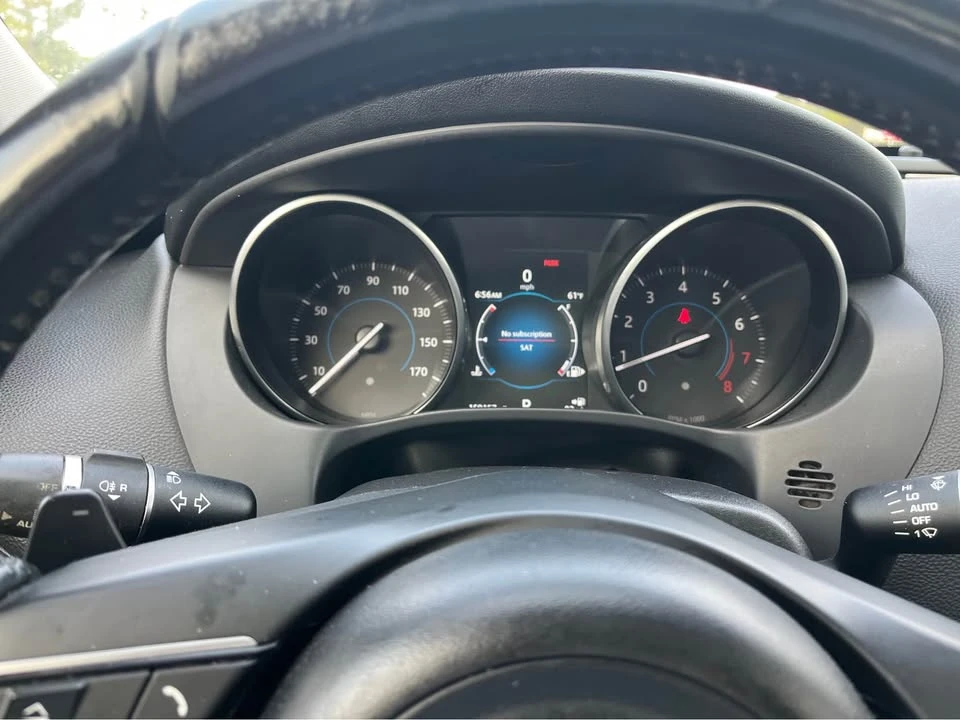 2018 Jaguar XE - Image 9 of 15