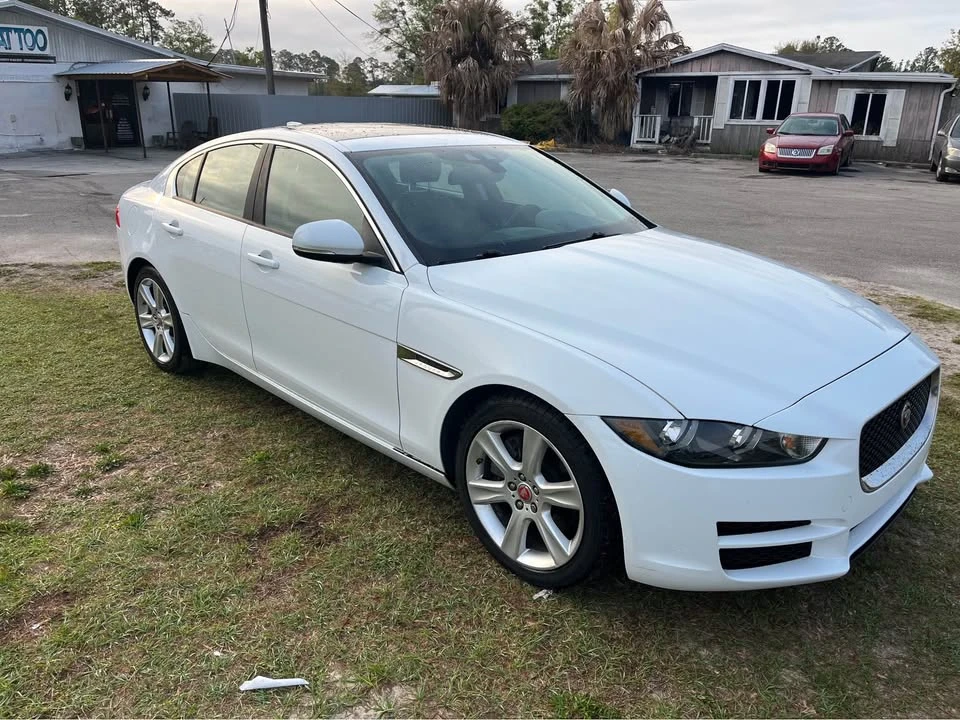 2018 Jaguar XE - Image 15 of 15