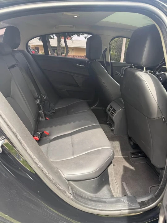 2018 Jaguar XE - Image 9 of 13