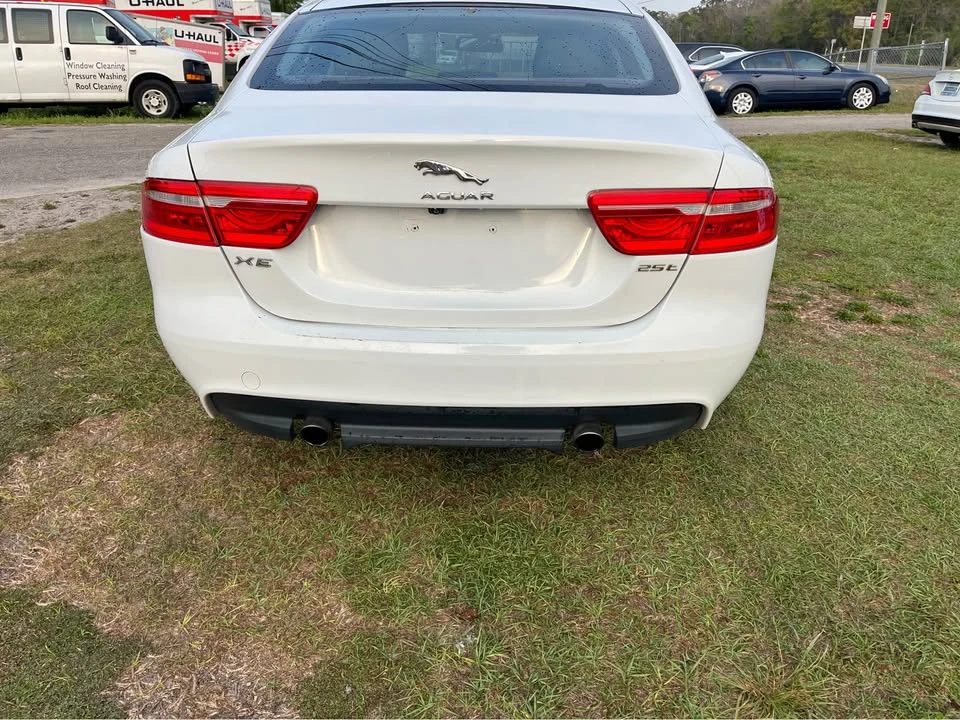 2018 Jaguar XE - Image 13 of 15
