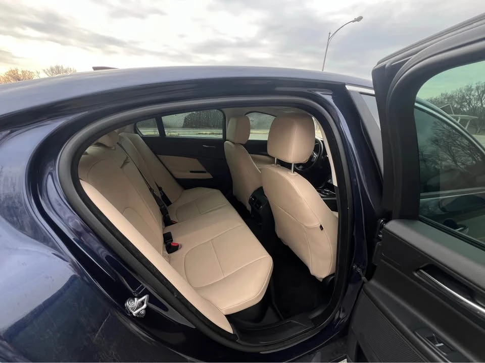 2018 Jaguar XE - Image 8 of 12