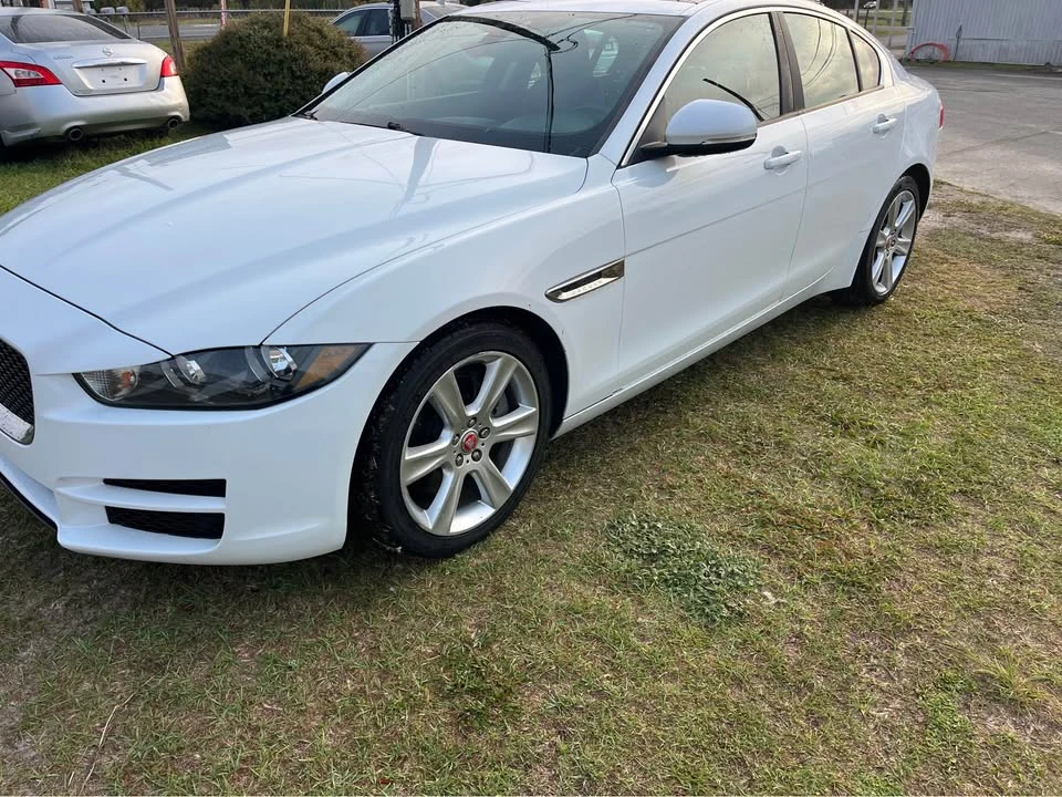 2018 Jaguar XE - Image 11 of 15