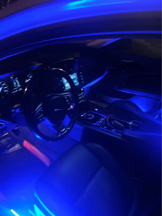 2018 Jaguar XE - Image 6 of 9