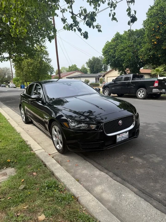 2018 Jaguar XE - Image 3 of 13
