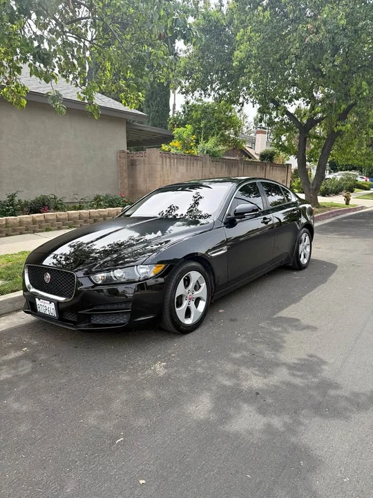 2018 Jaguar XE - Image 2 of 13